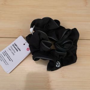 Lululemon light locks scrunchie black NWT